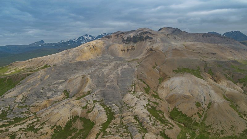 Drápuhlíðarfjall – greets those passing by with a colorful smile